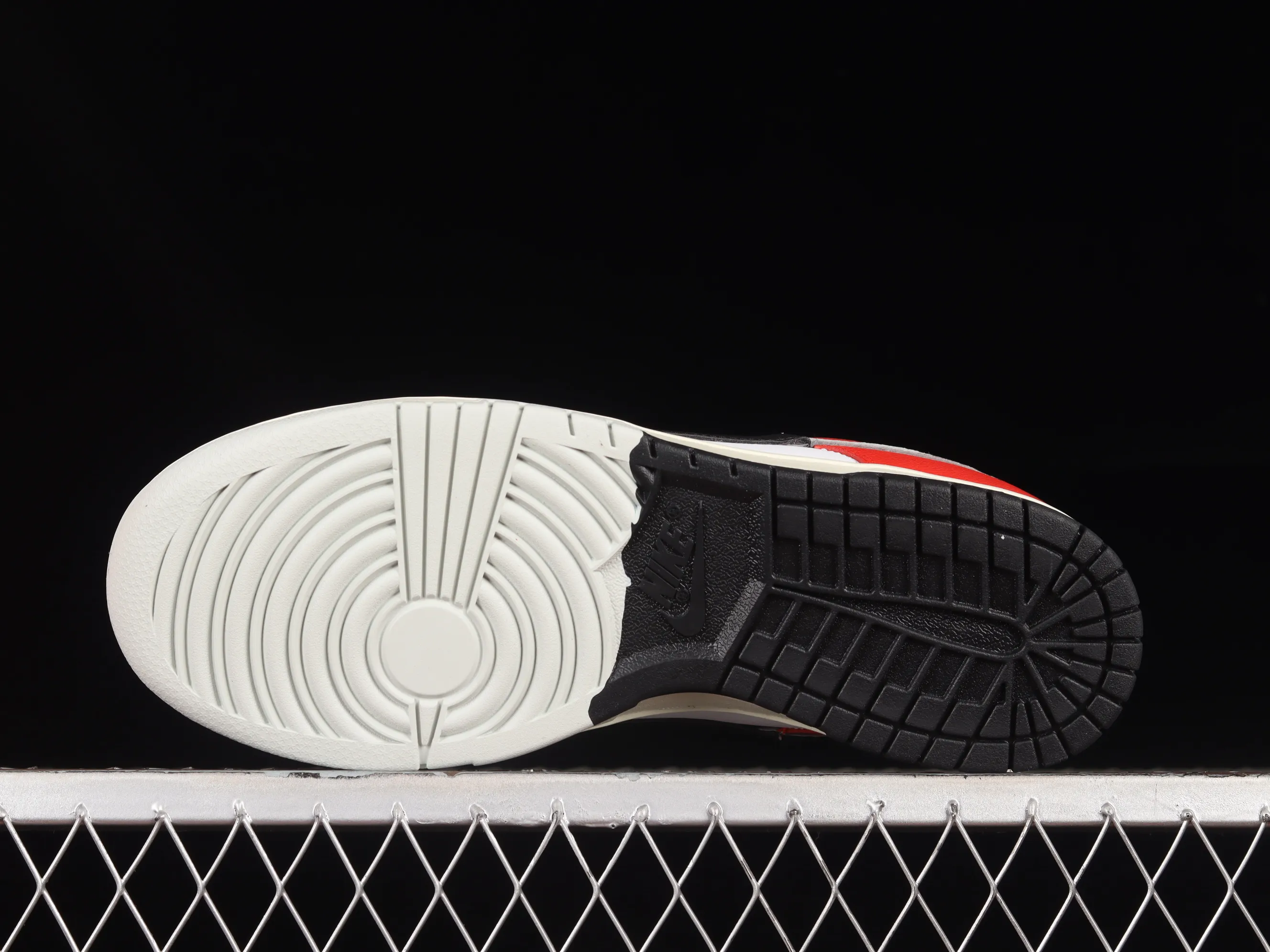 All categories Nk SB Dunk series Nk SB Dunk Low low-top sneakers Nk Dunk Low "Chicago Split" Chicago color matching SB low-top sports and leisure sneakers DZ2536-600
